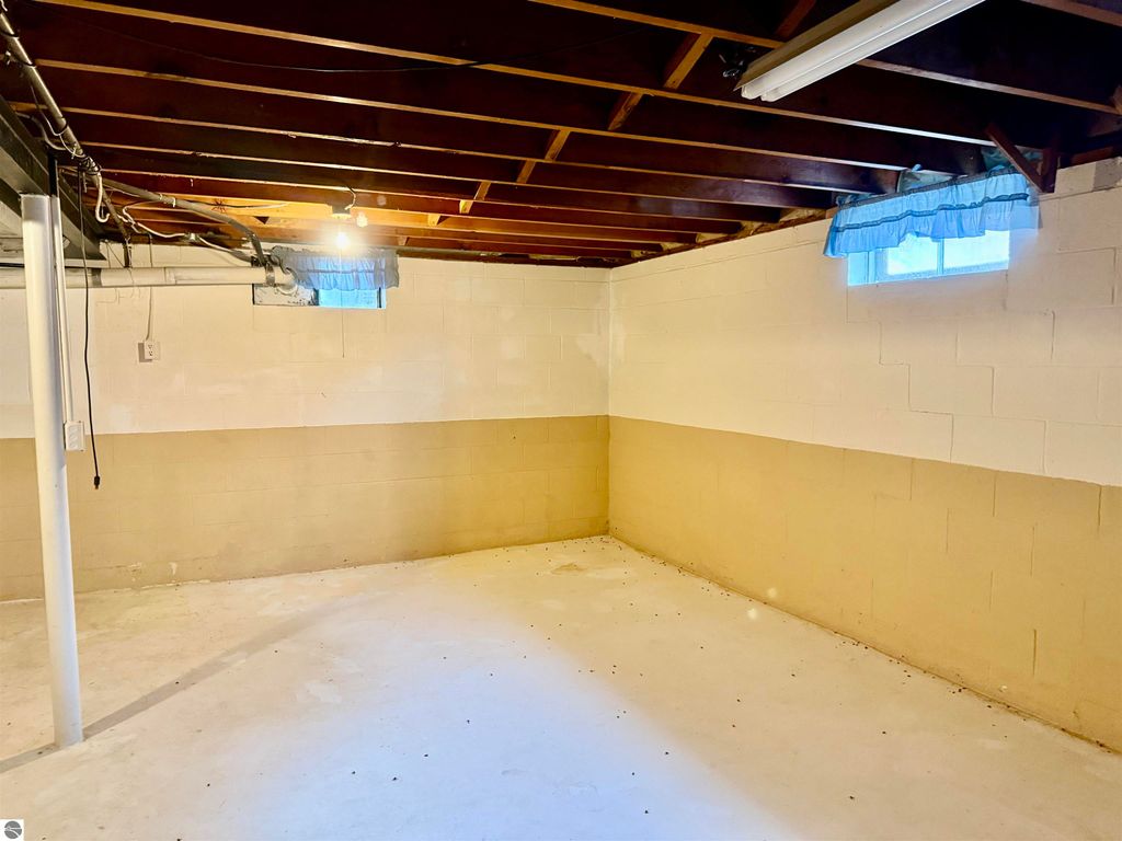 Image 43 of property listing at 445 Yale Avenue, Alma, MI 48801