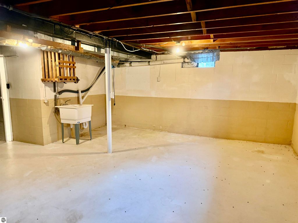 Image 44 of property listing at 445 Yale Avenue, Alma, MI 48801