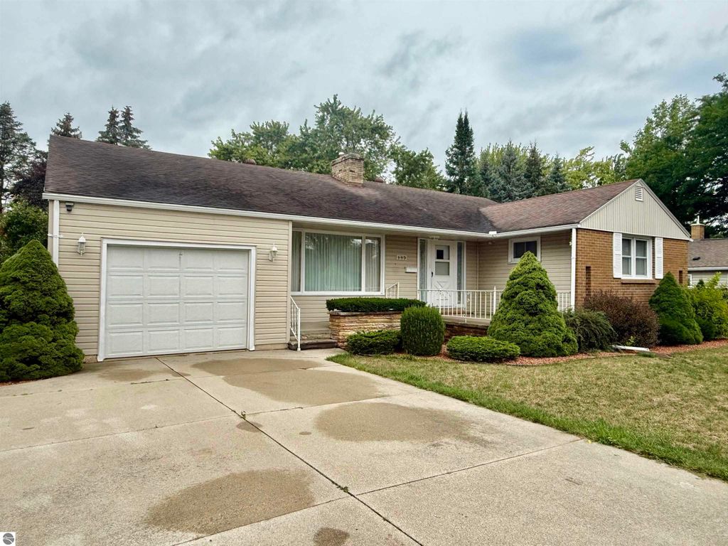 Image 58 of property listing at 445 Yale Avenue, Alma, MI 48801