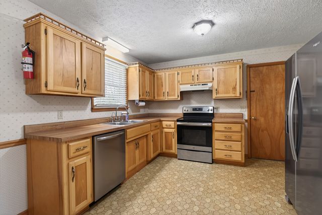 832 New Shackle Island Rd, Hendersonville, TN 37075