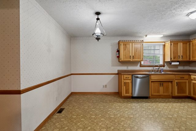 832 New Shackle Island Rd, Hendersonville, TN 37075