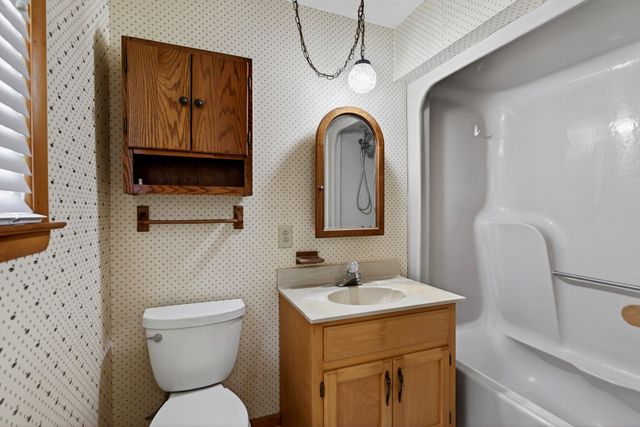 832 New Shackle Island Rd, Hendersonville, TN 37075