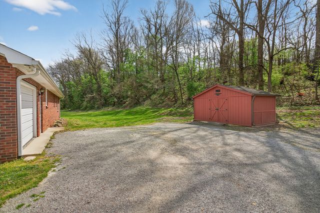 832 New Shackle Island Rd, Hendersonville, TN 37075