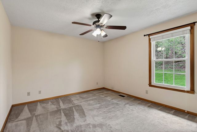 832 New Shackle Island Rd, Hendersonville, TN 37075