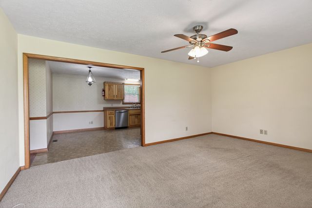 832 New Shackle Island Rd, Hendersonville, TN 37075