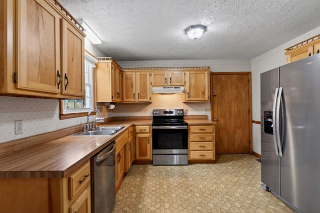 832 New Shackle Island Rd, Hendersonville, TN 37075