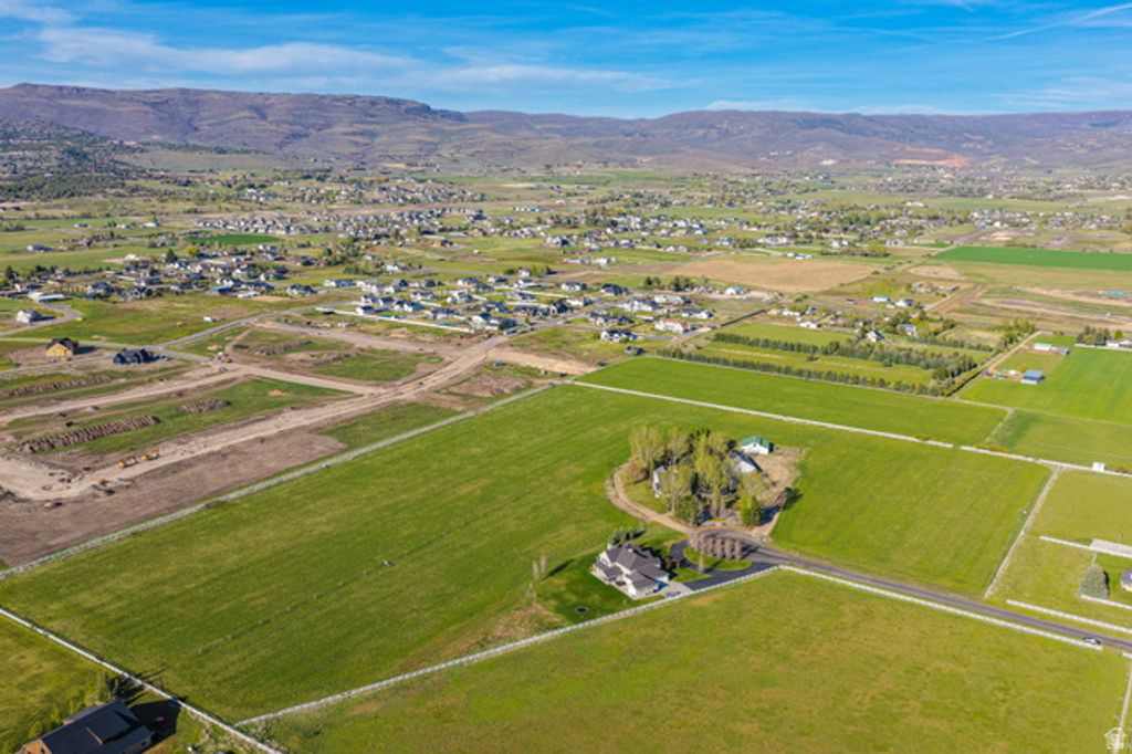 Image 2 of property listing at 1910 S CREEDKSIDE CT, Heber City, UT 84032