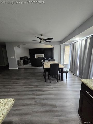 22262 BRYWOOD, Clinton Charter Township, MI 48036