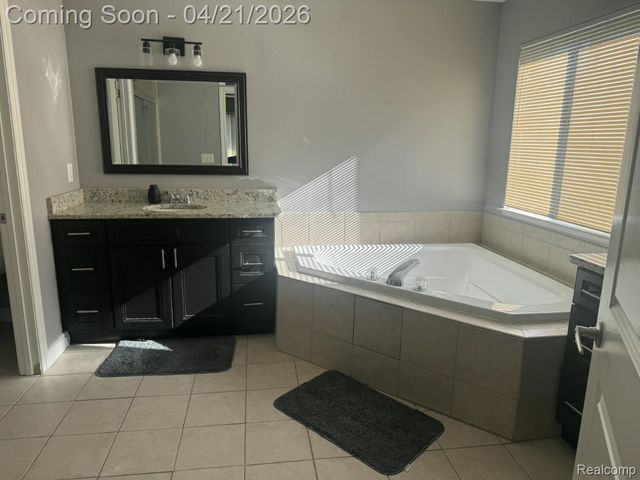 22262 BRYWOOD, Clinton Charter Township, MI 48036