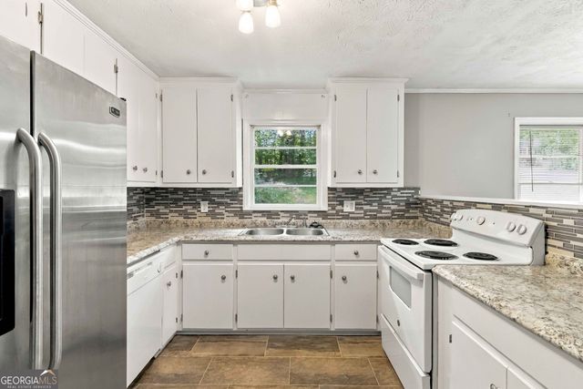 9169 Lakeview Drive SW, Covington, GA 30014