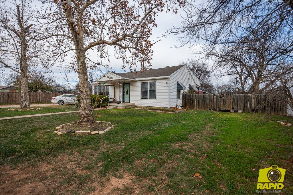Image 3 of property listing at 306 N Garrett St, San Angelo, TX 76901