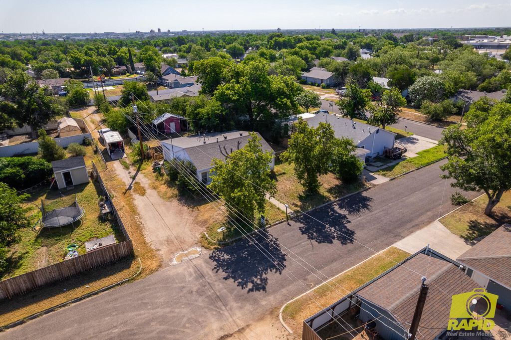 Image 37 of property listing at 306 N Garrett Street, San Angelo, TX 76901