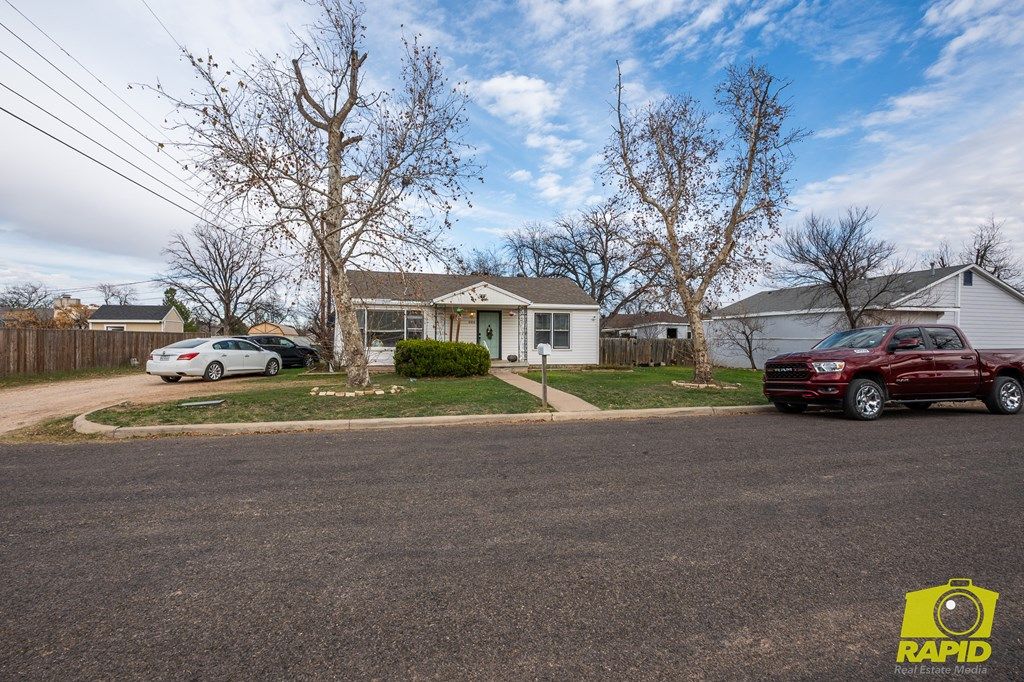 Image 5 of property listing at 306 N Garrett St, San Angelo, TX 76901