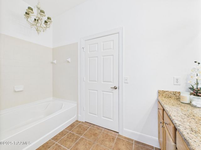 201 Settlers Trace Boulevard Apt 3401, Lafayette, LA 70508