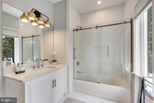 9604 PEMBROKE PL, Vienna, VA 22182