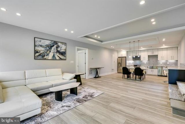 9604 PEMBROKE PL, Vienna, VA 22182