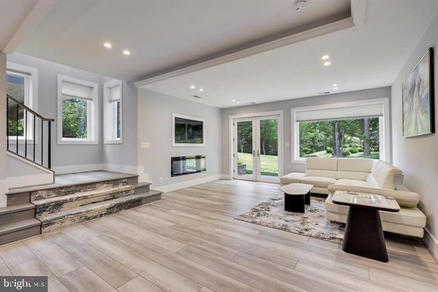 9604 PEMBROKE PL, Vienna, VA 22182