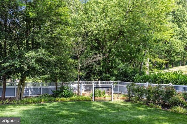 9604 PEMBROKE PL, Vienna, VA 22182