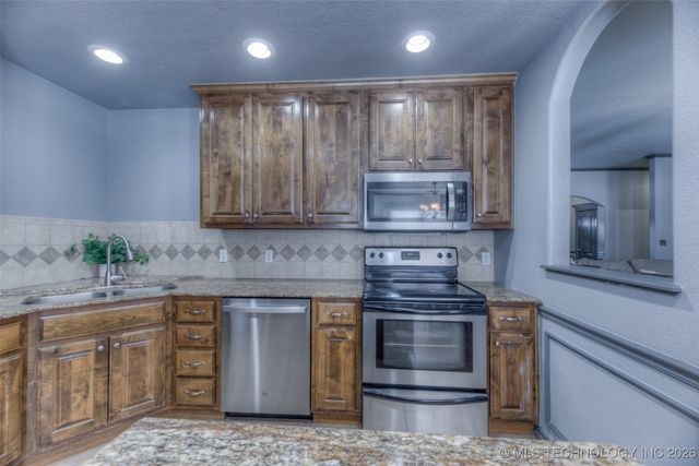 12801 N 44th East Avenue, Skiatook, OK 74070