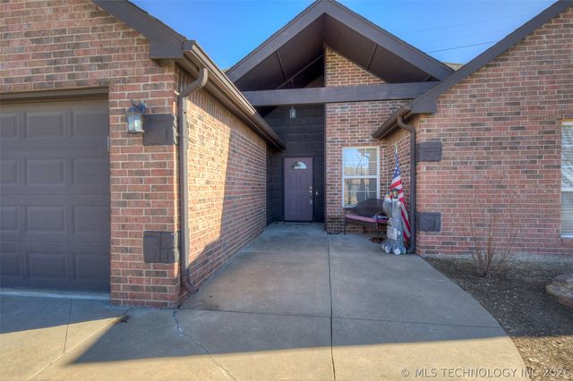 12801 N 44th East Avenue, Skiatook, OK 74070