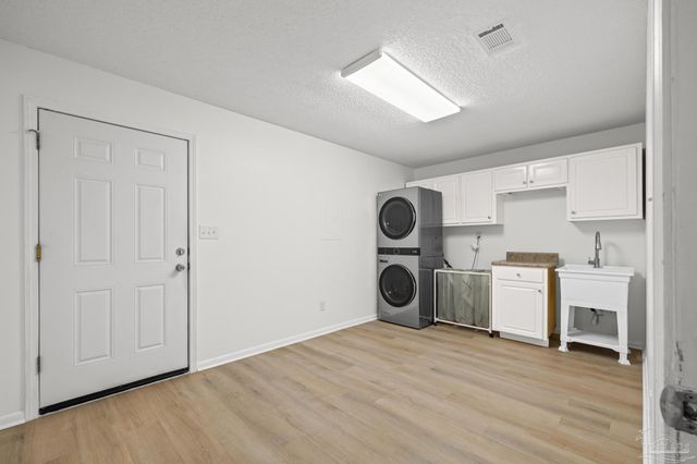 1747 New Hope Rd, Gulf Breeze, FL 32563