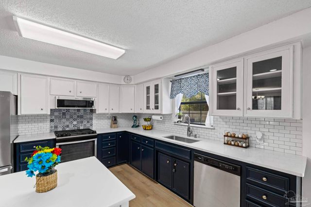 1747 New Hope Rd, Gulf Breeze, FL 32563