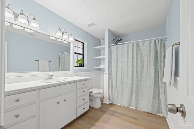 1747 New Hope Rd, Gulf Breeze, FL 32563