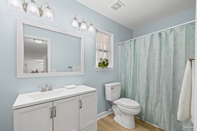 1747 New Hope Rd, Gulf Breeze, FL 32563