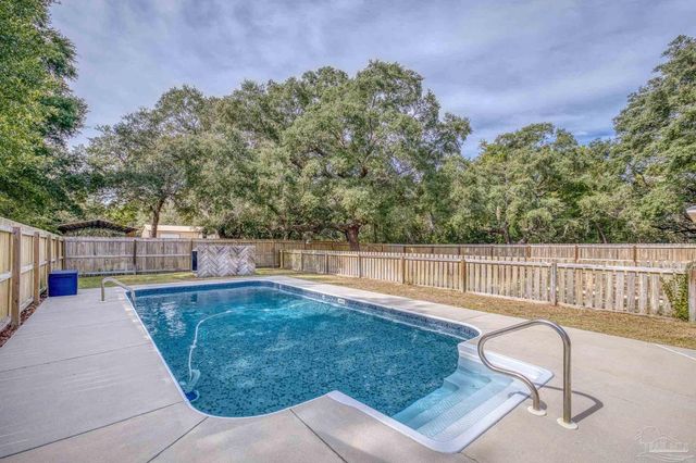 1747 New Hope Rd, Gulf Breeze, FL 32563