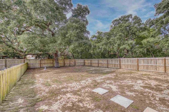 1747 New Hope Rd, Gulf Breeze, FL 32563