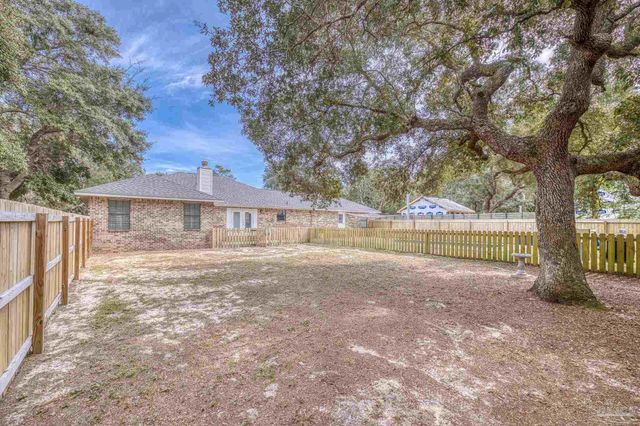 1747 New Hope Rd, Gulf Breeze, FL 32563