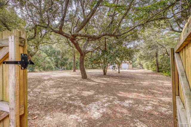 1747 New Hope Rd, Gulf Breeze, FL 32563