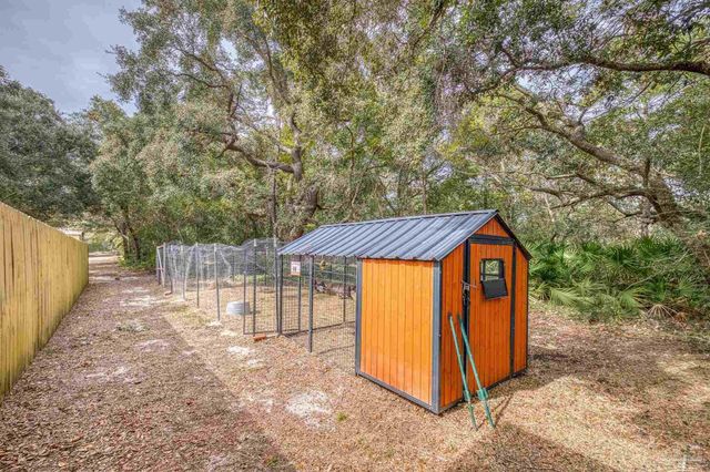 1747 New Hope Rd, Gulf Breeze, FL 32563