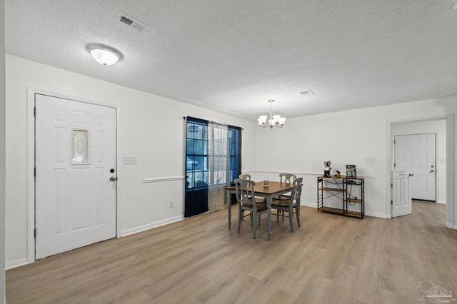 1747 New Hope Rd, Gulf Breeze, FL 32563