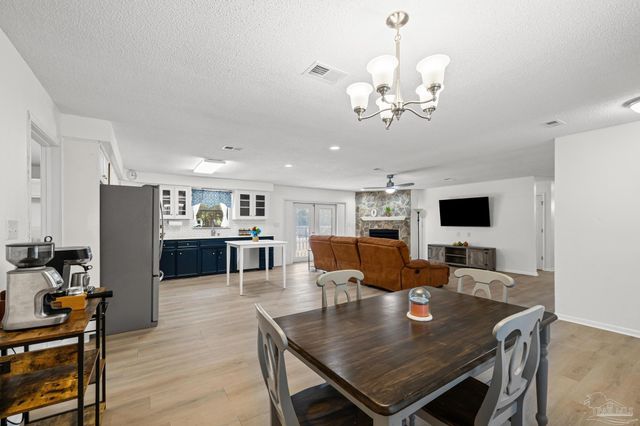 1747 New Hope Rd, Gulf Breeze, FL 32563