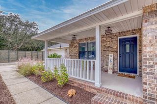 1747 New Hope Rd, Gulf Breeze, FL 32563