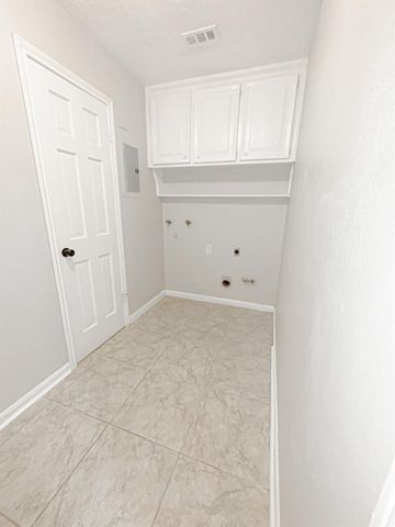 537 Natchez Park, Conroe, TX 77302
