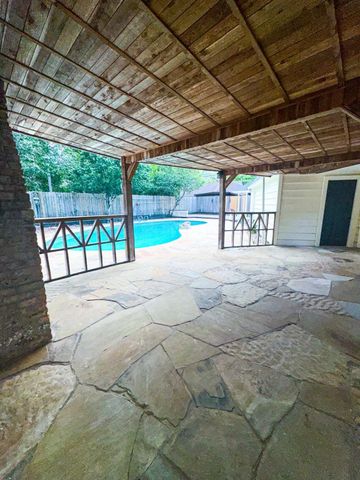 537 Natchez Park, Conroe, TX 77302