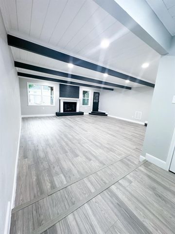 537 Natchez Park, Conroe, TX 77302
