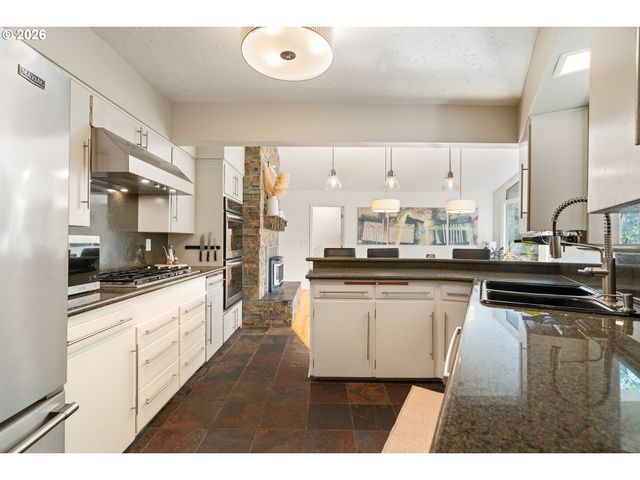 3124 Sw ARNOLD St, Portland, OR 97219