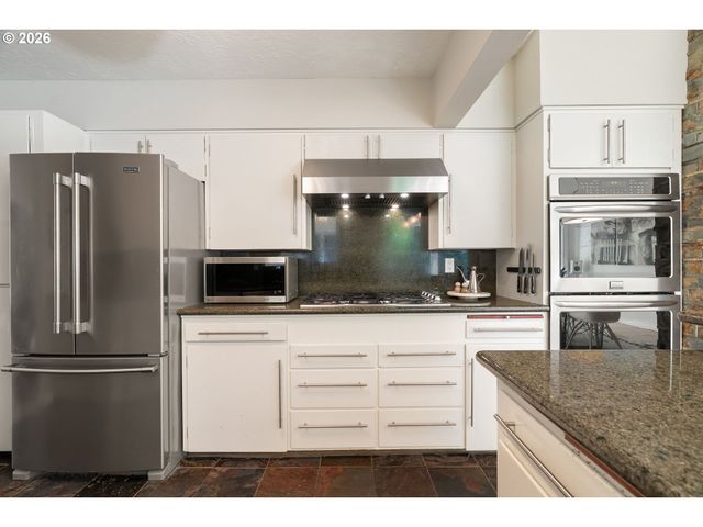 3124 Sw ARNOLD St, Portland, OR 97219