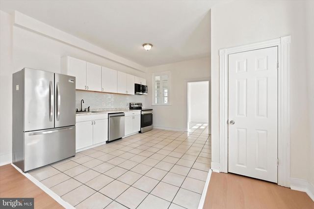 5550 CEDAR AVE, Philadelphia, PA 19143