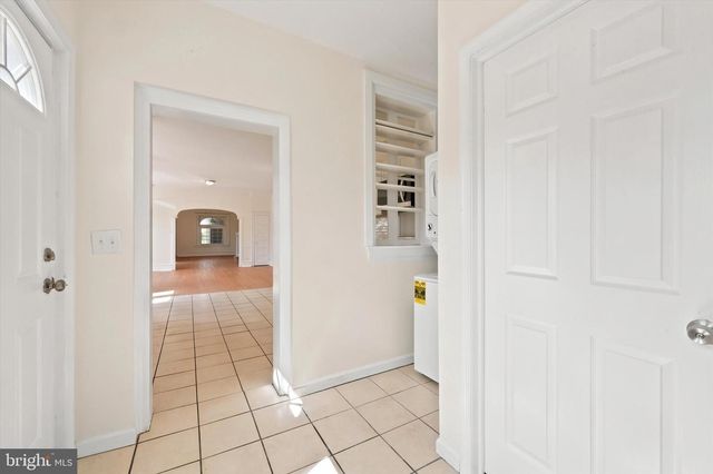 5550 CEDAR AVE, Philadelphia, PA 19143