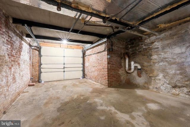 5550 CEDAR AVE, Philadelphia, PA 19143