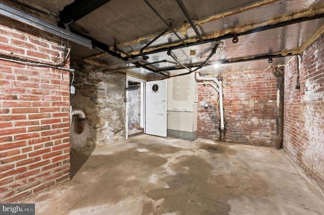 5550 CEDAR AVE, Philadelphia, PA 19143