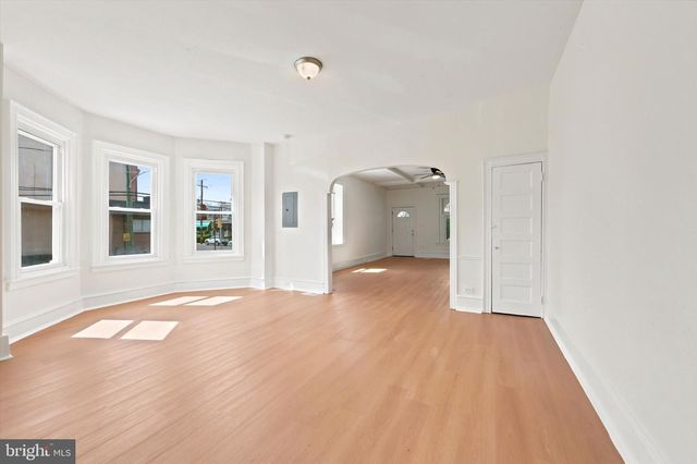 5550 CEDAR AVE, Philadelphia, PA 19143