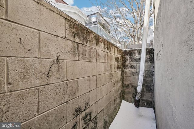 2432 MADISON SQ, Philadelphia, PA 19146