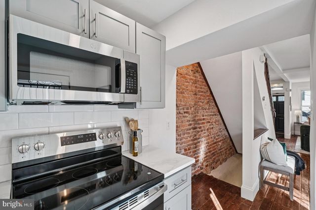 2432 MADISON SQ, Philadelphia, PA 19146