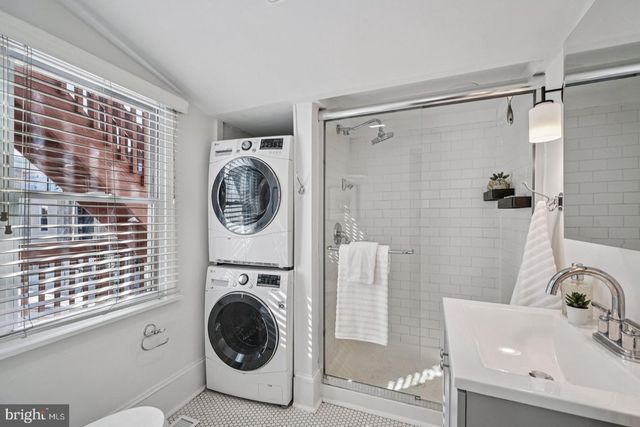 2432 MADISON SQ, Philadelphia, PA 19146