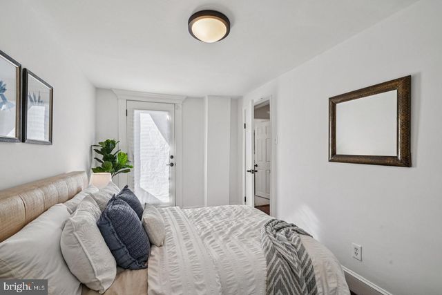 2432 MADISON SQ, Philadelphia, PA 19146